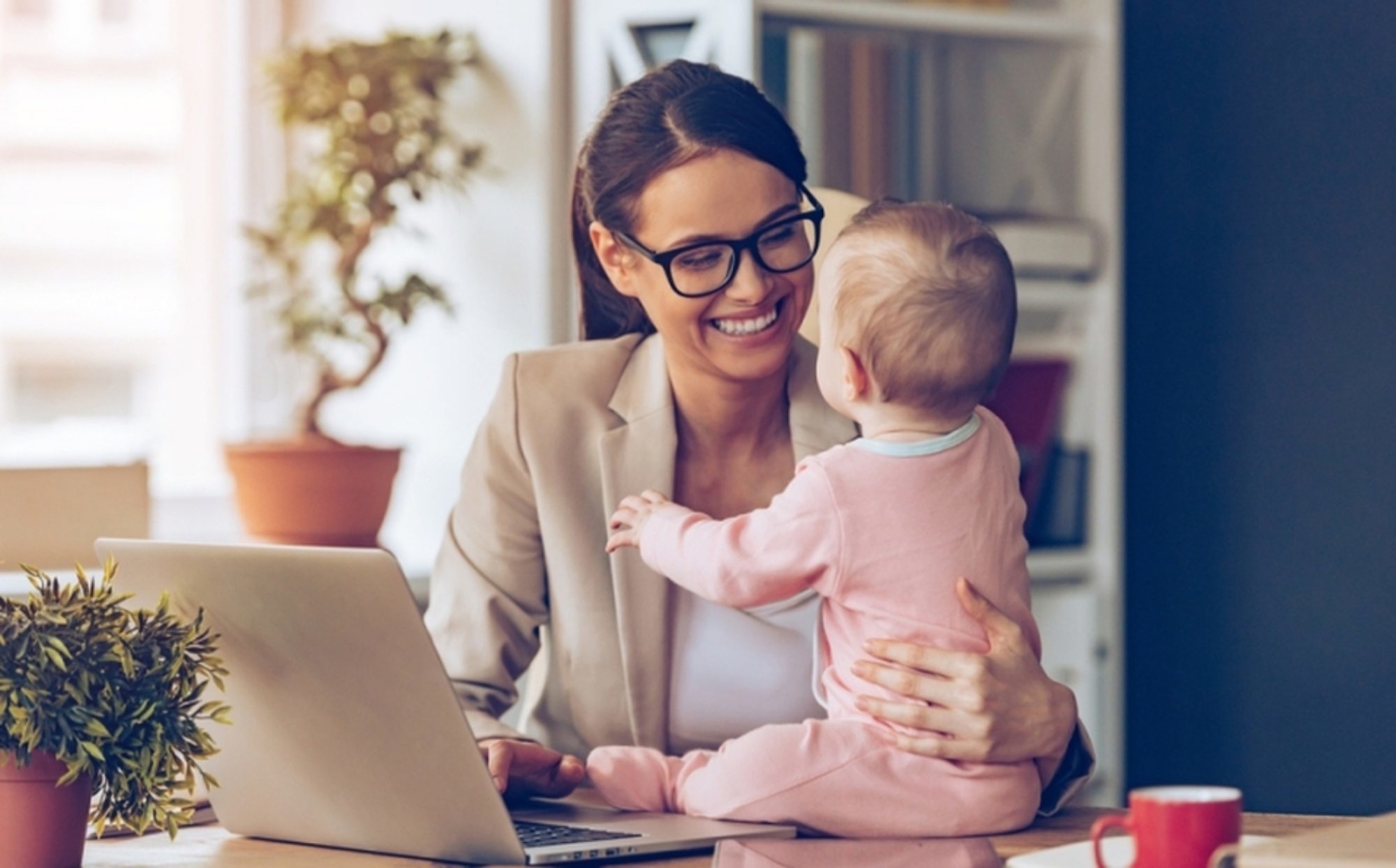 Mães empreendedoras: Como lhe dá com os desafios de conciliar Maternidade e Negócios.